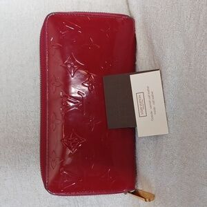 LV Vernis Zip Wallet (some marks)